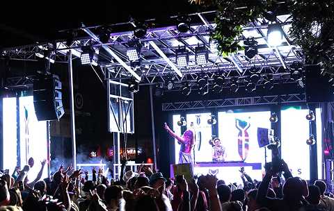 Mobile stage for professional events